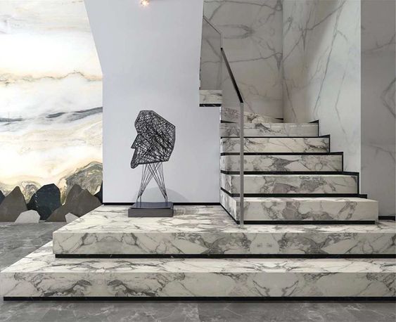 7 Ide Desain Keramik Tangga Untuk Rumah Anda, Makin Cantik!