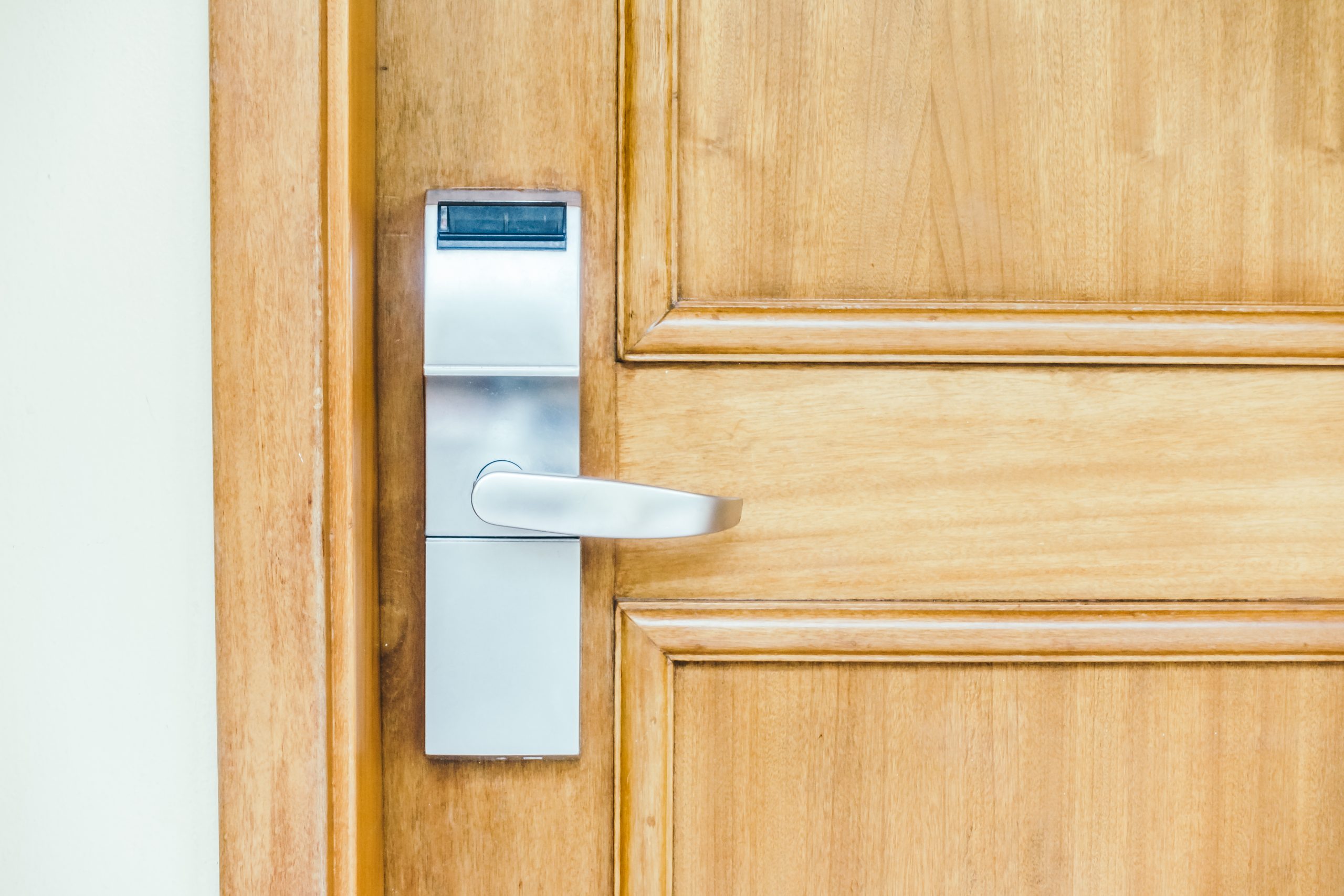 12 Inspirasi Smart Lock Door, Solusi Modern untuk Rumah Anda!
