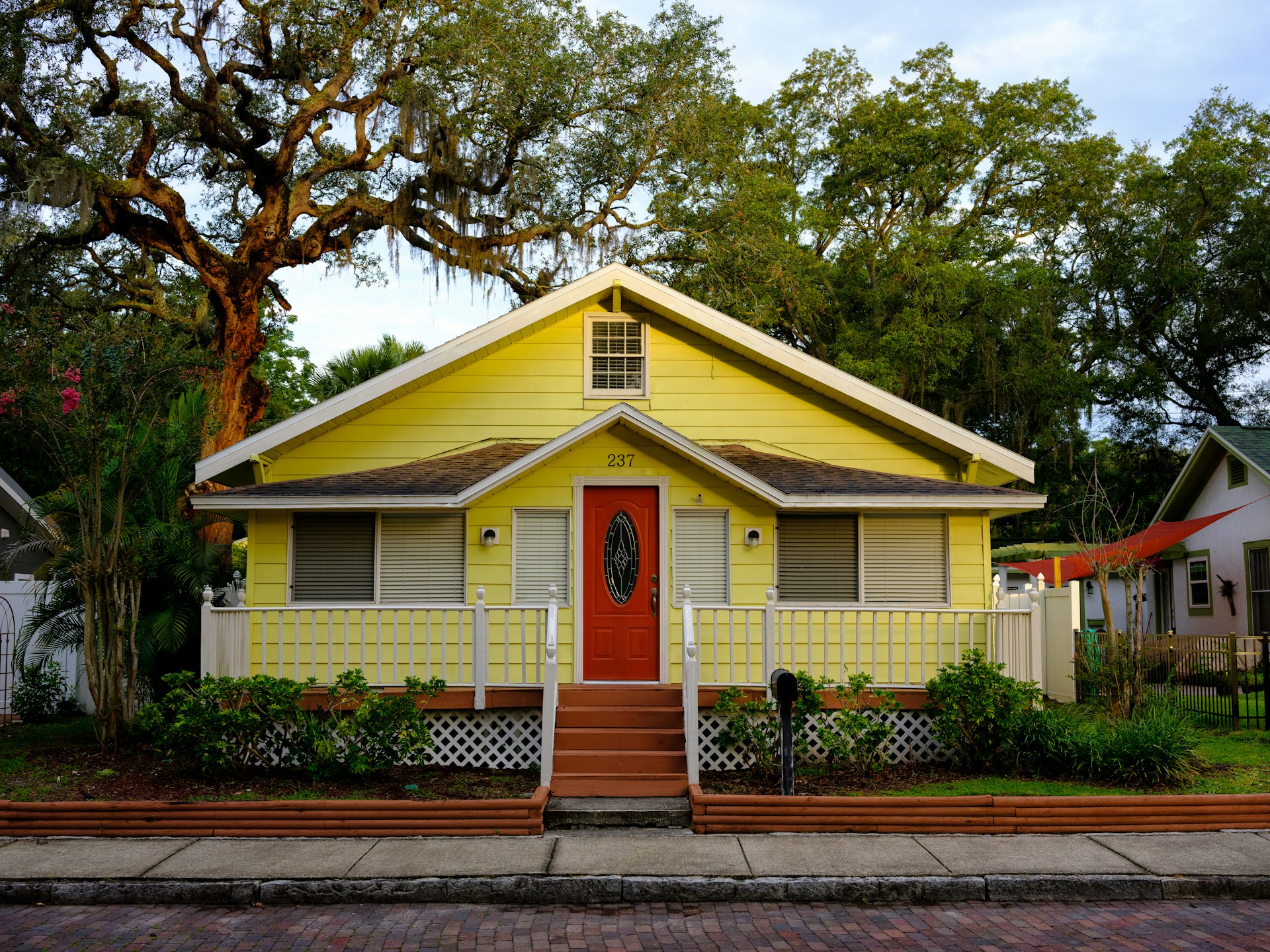 Bisa Jadi Inspirasi, Inilah Padu Padan Warna yang Cocok dengan Warna Kuning