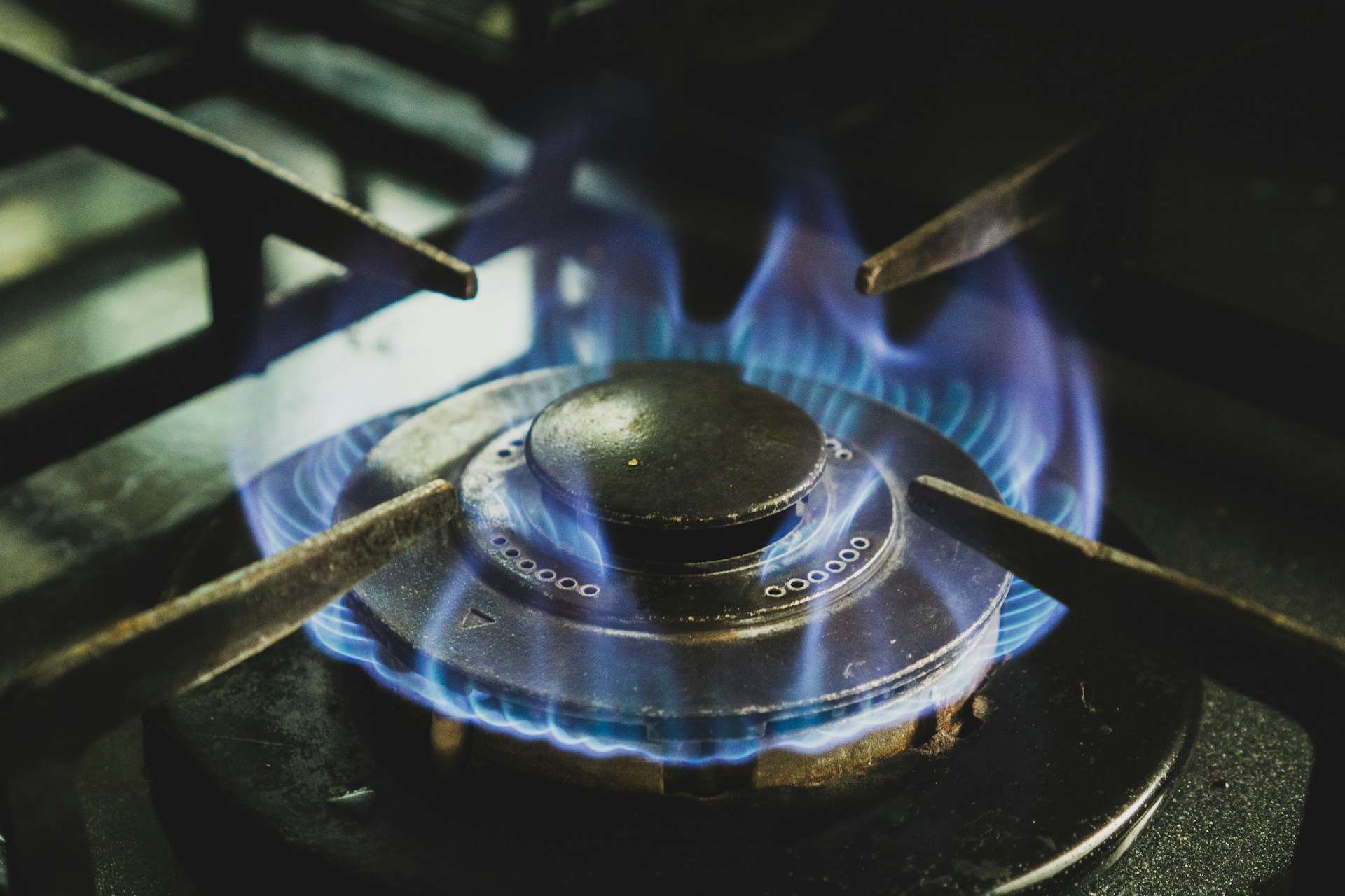 Bagaimana Cara Membersihkan Kompor Gas dengan Mudah? Simak Ini!