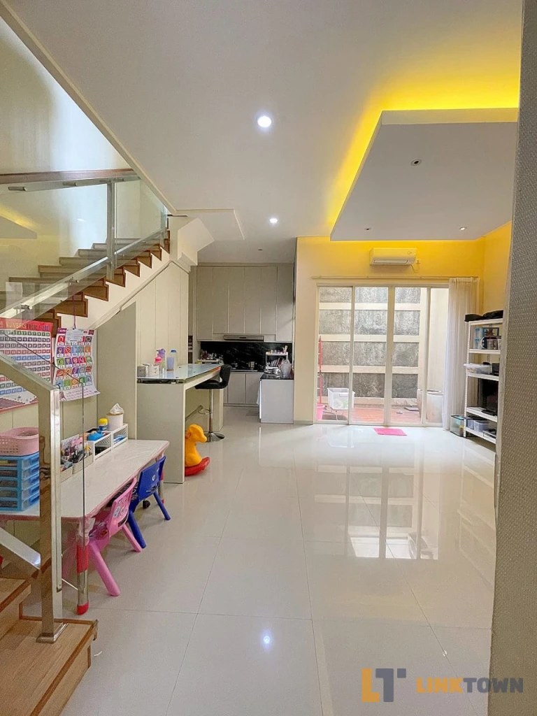 Jual Cepat Rumah 2 Lantai Semi Furnish di Mulyorejo Surabaya Jual Cepat Rumah 2 Lantai Semi Furnish di Mulyorejo Surabaya