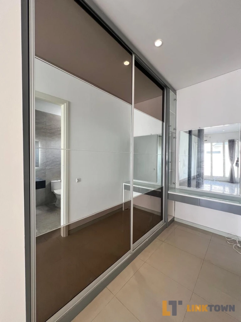 Rumah Modern dan Minimalis Wisata Bukit Mas 2 Cluster Du Louvre Surabaya Rumah Modern dan Minimalis Wisata Bukit Mas 2 Cluster Du Louvre Surabaya