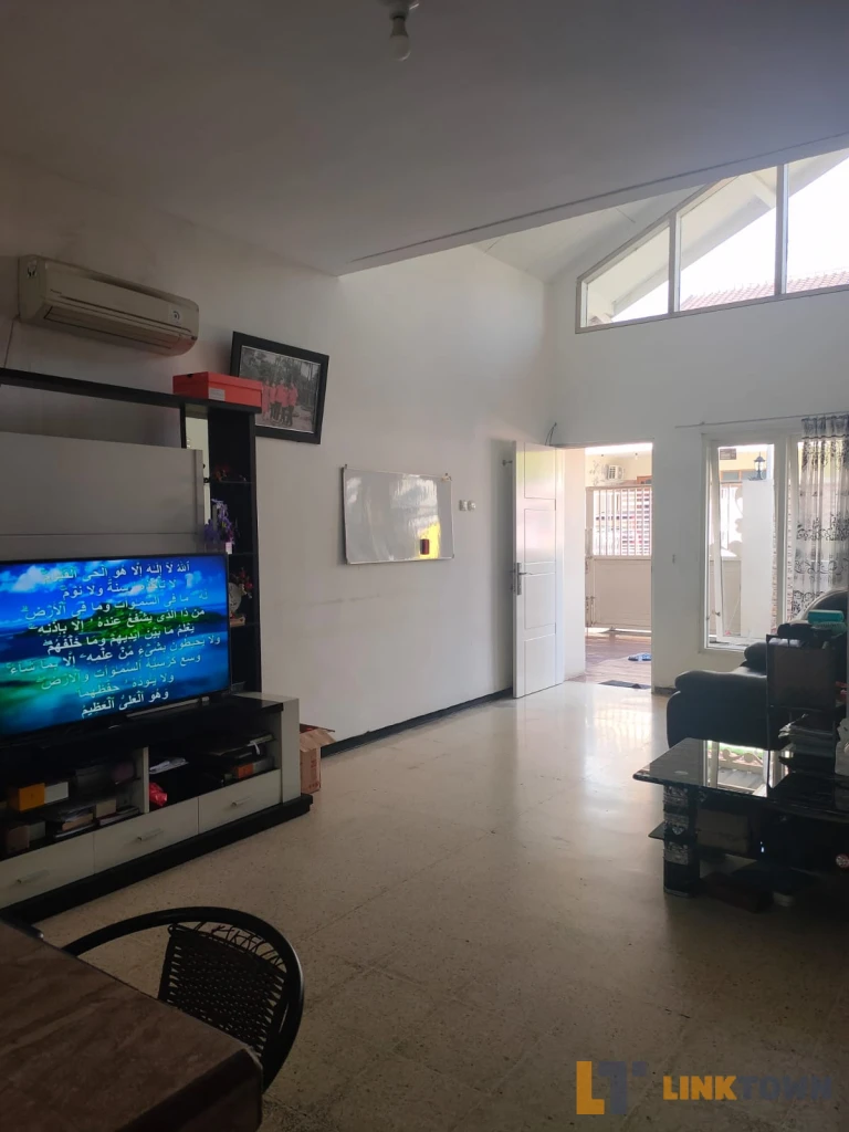Jual Cepat Rumah Luas 300m² di Rungkut Surabaya Jual Cepat Rumah Luas 300m² di Rungkut Surabaya
